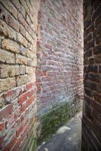 Squeeze Gut Alley in Whitstable seen from the Middle Wall end, where the passage appears to reach a dead end
